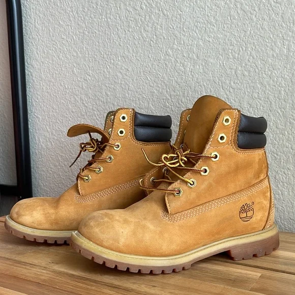 Women's Timberland Waterproof 6" Premium Lug Sole Boots - Picture 3 of 5